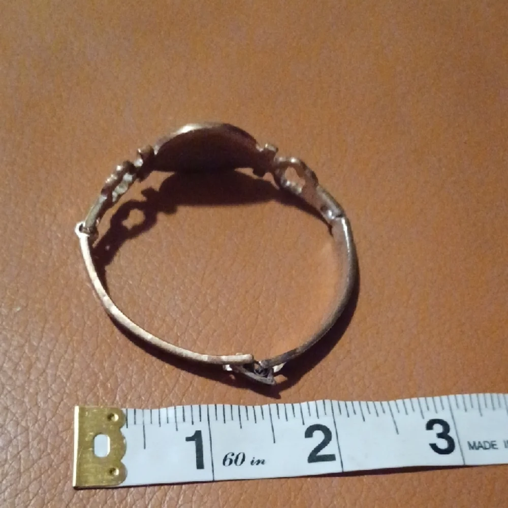 -- Elegant Silver Color Bracelet with Crystal Accents - Picture 5 of 5